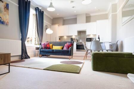 Central, Stunning 2 Bed Apartment With Parking! Кембридж Экстерьер фото